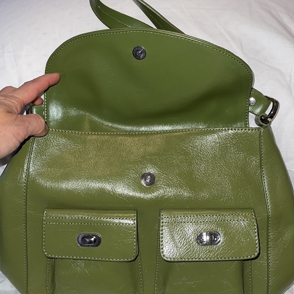 Kennet Cole woman’s green shoulder bag - Picture 2 of 6